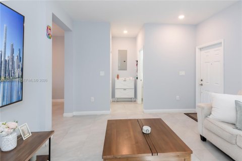Adosado en venta en Cutler Bay, Florida, 3 dormitorios, 124.02 m2 № 2173591 - foto 3