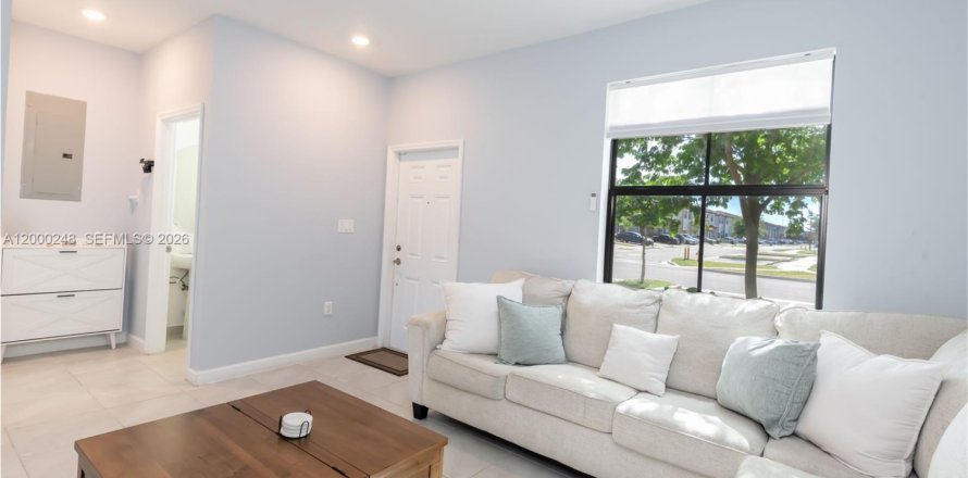 Adosado en Cutler Bay, Florida 3 dormitorios, 124.02 m2 № 2173591