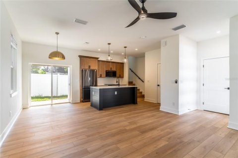 Townhouse in Orlando, Florida 3 bedrooms, 162.67 sq.m. № 1821185 - photo 3