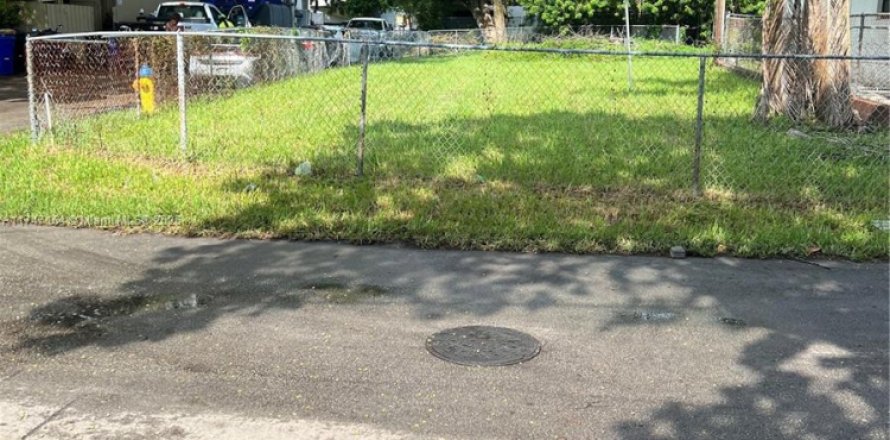 Land in North Miami Beach, Florida № 1942939