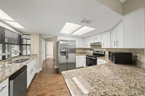 House in Spring Hill, Florida 3 bedrooms, 150.97 sq.m. № 2236870 - photo 6