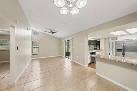 House in Spring Hill, Florida 3 bedrooms, 150.97 sq.m. № 2236870 - photo 5