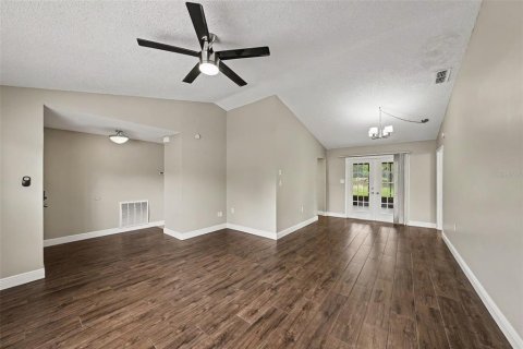 House in Spring Hill, Florida 3 bedrooms, 150.97 sq.m. № 2236870 - photo 3