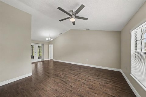 House in Spring Hill, Florida 3 bedrooms, 150.97 sq.m. № 2236870 - photo 2