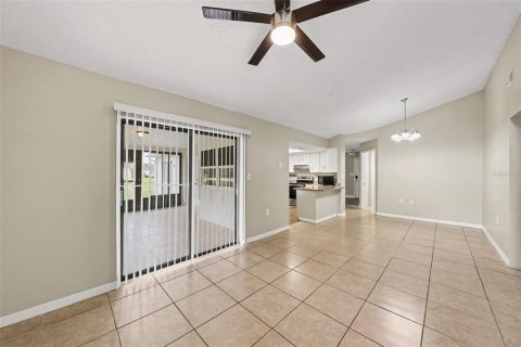House in Spring Hill, Florida 3 bedrooms, 150.97 sq.m. № 2236870 - photo 4
