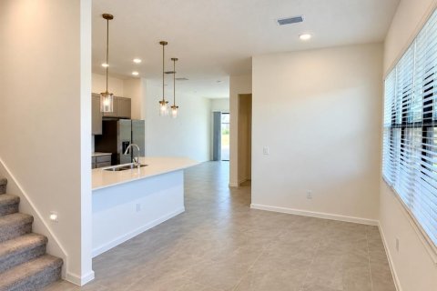 Touwnhouse à vendre à Orlando, Floride: 5 chambres, 177.07 m2 № 2406347 - photo 5