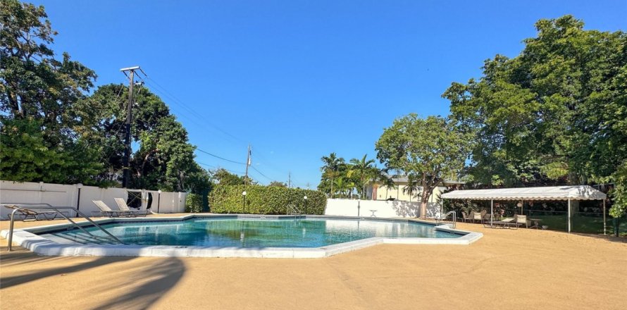 Condo in Oakland Park, Florida, 2 bedrooms  № 810453