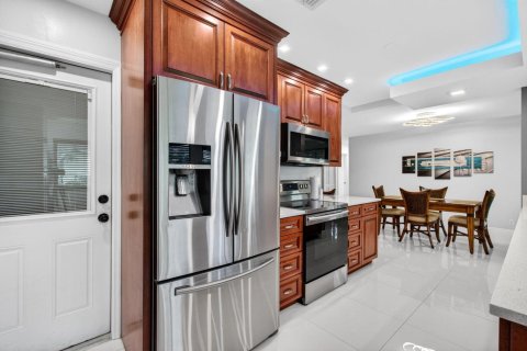 Villa ou maison à vendre à Deerfield Beach, Floride: 2 chambres, 160.16 m2 № 2147256 - photo 28