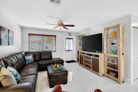 Villa ou maison à vendre à Deerfield Beach, Floride: 2 chambres, 160.16 m2 № 2147256 - photo 13