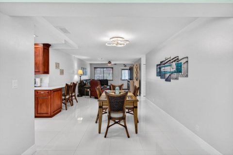 Villa ou maison à vendre à Deerfield Beach, Floride: 2 chambres, 160.16 m2 № 2147256 - photo 17
