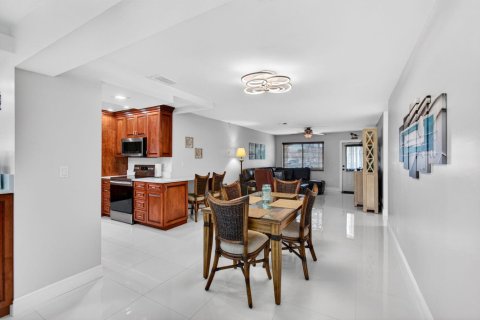 Villa ou maison à vendre à Deerfield Beach, Floride: 2 chambres, 160.16 m2 № 2147256 - photo 16