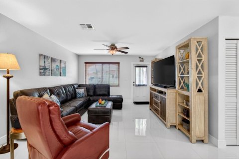 Villa ou maison à vendre à Deerfield Beach, Floride: 2 chambres, 160.16 m2 № 2147256 - photo 11