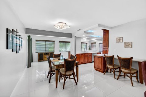 Villa ou maison à vendre à Deerfield Beach, Floride: 2 chambres, 160.16 m2 № 2147256 - photo 14