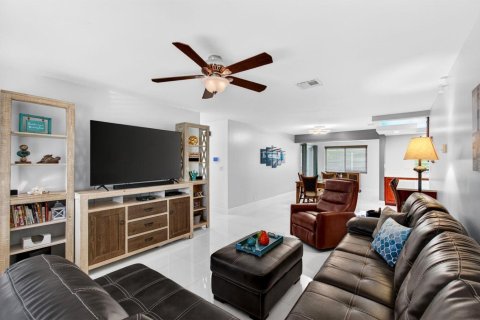 Villa ou maison à vendre à Deerfield Beach, Floride: 2 chambres, 160.16 m2 № 2147256 - photo 10