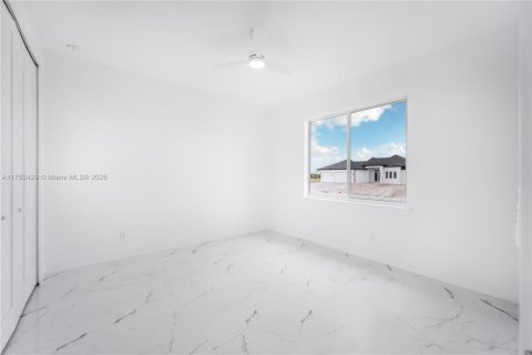 Casa en venta en Cape Coral, Florida, 4 dormitorios № 1859980 - foto 22