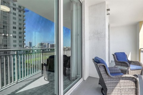Condominio en venta en Hallandale Beach, Florida, 2 dormitorios, 100.43 m2 № 1707214 - foto 10