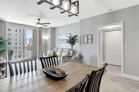 Condominio en venta en Hallandale Beach, Florida, 2 dormitorios, 100.43 m2 № 1707214 - foto 4