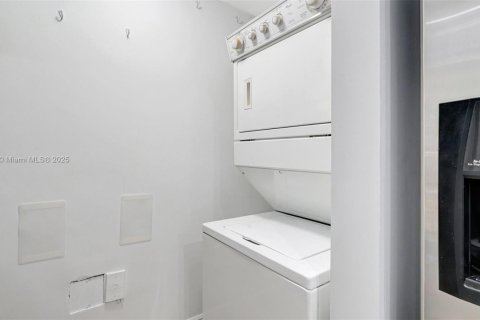 Condominio en venta en Hallandale Beach, Florida, 2 dormitorios, 100.43 m2 № 1707214 - foto 29