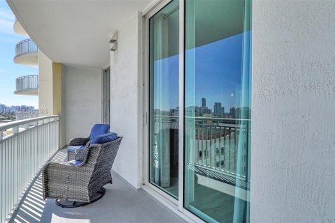 Condominio en venta en Hallandale Beach, Florida, 2 dormitorios, 100.43 m2 № 1707214 - foto 11