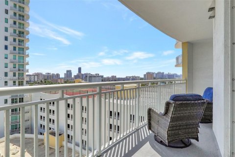 Condominio en venta en Hallandale Beach, Florida, 2 dormitorios, 100.43 m2 № 1707214 - foto 8