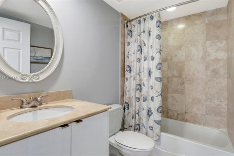 Condominio en venta en Hallandale Beach, Florida, 2 dormitorios, 100.43 m2 № 1707214 - foto 28