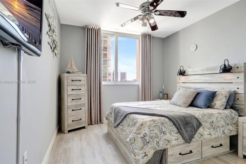 Condominio en venta en Hallandale Beach, Florida, 2 dormitorios, 100.43 m2 № 1707214 - foto 21