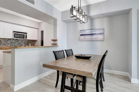 Condominio en venta en Hallandale Beach, Florida, 2 dormitorios, 100.43 m2 № 1707214 - foto 14