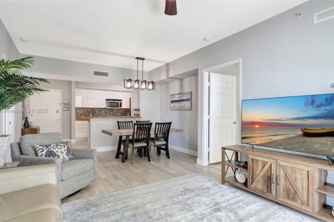 Condominio en venta en Hallandale Beach, Florida, 2 dormitorios, 100.43 m2 № 1707214 - foto 12