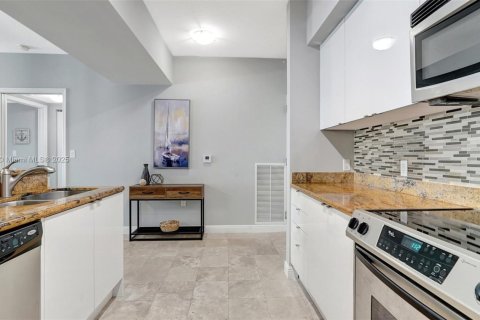 Condominio en venta en Hallandale Beach, Florida, 2 dormitorios, 100.43 m2 № 1707214 - foto 18