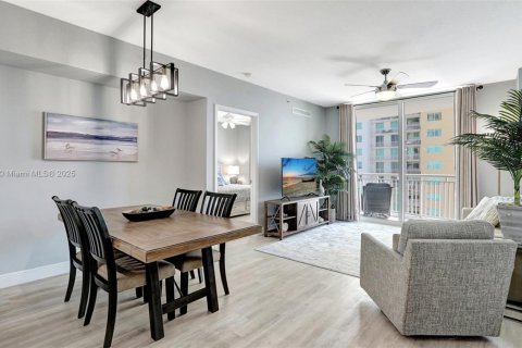 Condominio en venta en Hallandale Beach, Florida, 2 dormitorios, 100.43 m2 № 1707214 - foto 3