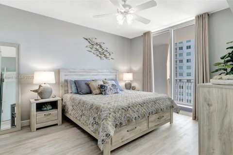 Condominio en venta en Hallandale Beach, Florida, 2 dormitorios, 100.43 m2 № 1707214 - foto 19