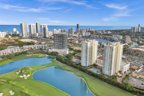 Condominio en venta en Hallandale Beach, Florida, 2 dormitorios, 100.43 m2 № 1707214 - foto 1