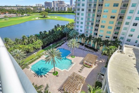 Condominio en venta en Hallandale Beach, Florida, 2 dormitorios, 100.43 m2 № 1707214 - foto 9