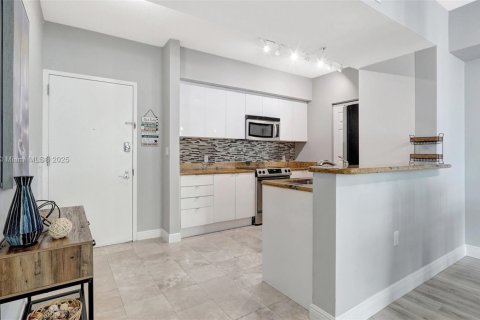 Condominio en venta en Hallandale Beach, Florida, 2 dormitorios, 100.43 m2 № 1707214 - foto 16