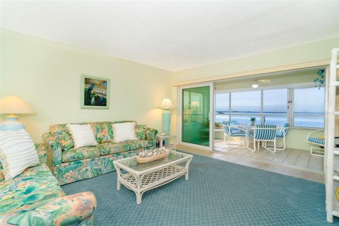 Condo in Englewood, Florida, 2 bedrooms № 2099428 - photo 21