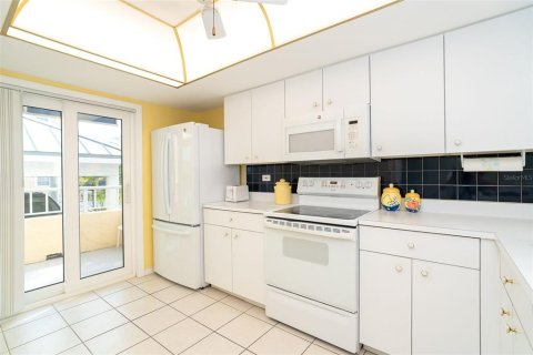 Condo in Englewood, Florida, 2 bedrooms № 2099428 - photo 15