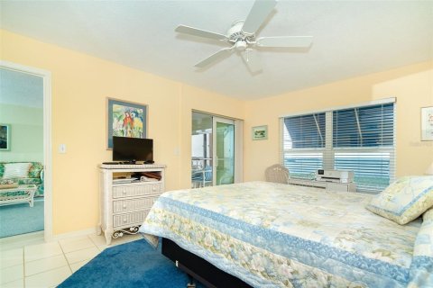 Condo in Englewood, Florida, 2 bedrooms № 2099428 - photo 28