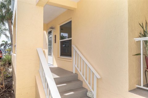 Condo in Englewood, Florida, 2 bedrooms № 2099428 - photo 8