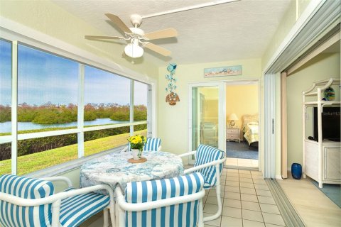 Condo in Englewood, Florida, 2 bedrooms № 2099428 - photo 22
