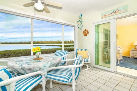 Condo in Englewood, Florida, 2 bedrooms № 2099428 - photo 26