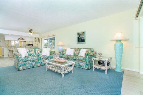 Condo in Englewood, Florida, 2 bedrooms № 2099428 - photo 18