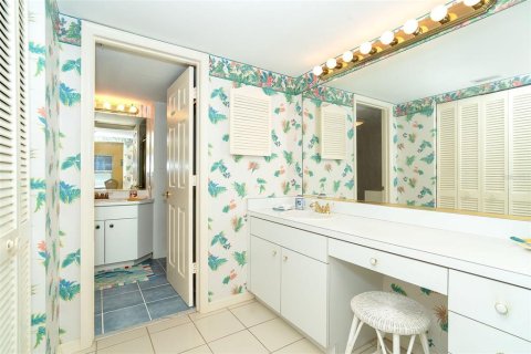 Condo in Englewood, Florida, 2 bedrooms № 2099428 - photo 29