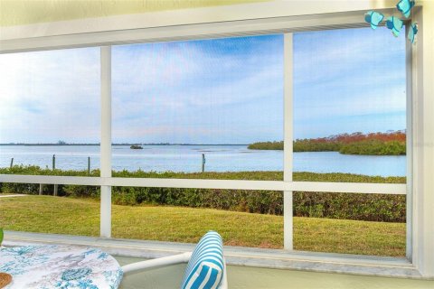 Condo in Englewood, Florida, 2 bedrooms № 2099428 - photo 24
