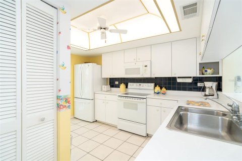 Condo in Englewood, Florida, 2 bedrooms № 2099428 - photo 13