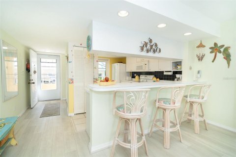 Condo in Englewood, Florida, 2 bedrooms № 2099428 - photo 12