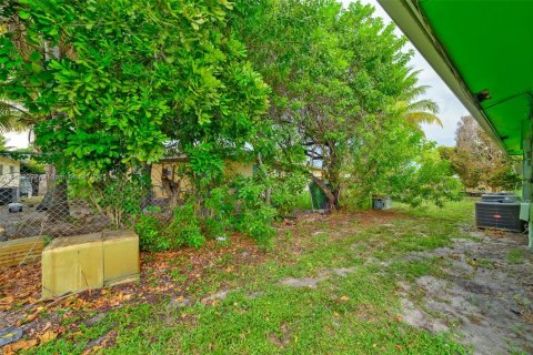 Casa en alquiler en Fort Lauderdale, Florida, 1 dormitorio, 188.13 m2 № 1893347 - foto 2