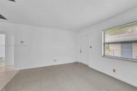 Casa en alquiler en Fort Lauderdale, Florida, 1 dormitorio, 188.13 m2 № 1893347 - foto 10
