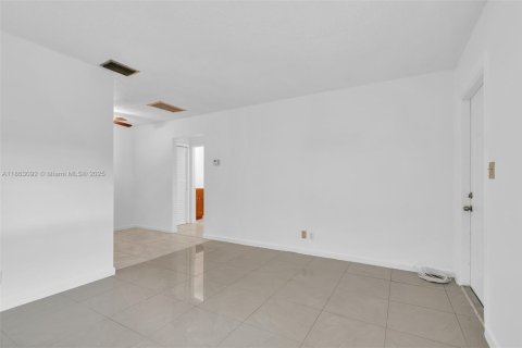 Casa en alquiler en Fort Lauderdale, Florida, 1 dormitorio, 188.13 m2 № 1893347 - foto 9