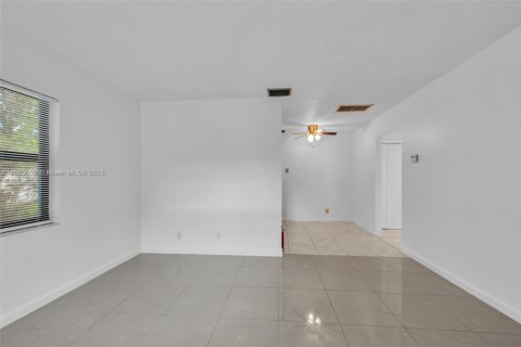 Casa en alquiler en Fort Lauderdale, Florida, 1 dormitorio, 188.13 m2 № 1893347 - foto 8