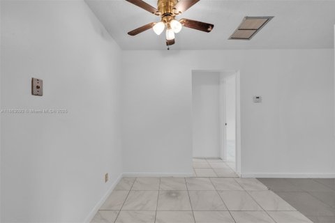 Casa en alquiler en Fort Lauderdale, Florida, 1 dormitorio, 188.13 m2 № 1893347 - foto 6